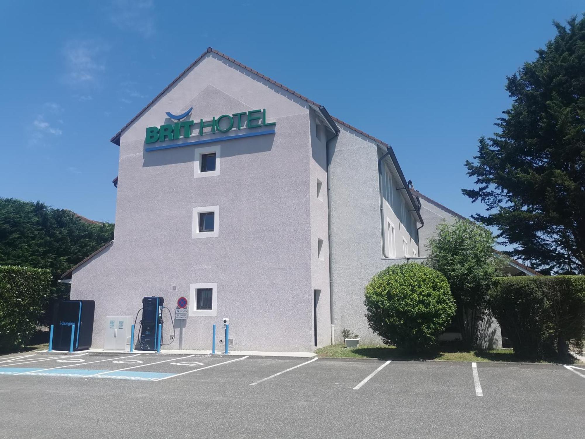 Brit Hotel Confort Pau Lons Exterior foto
