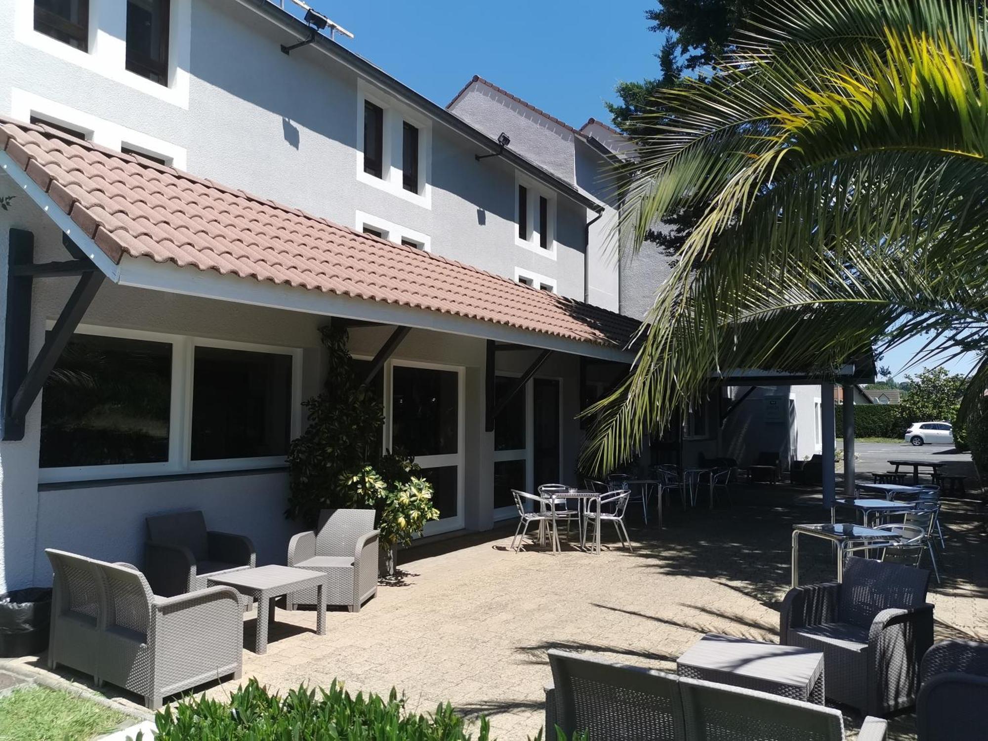 Brit Hotel Confort Pau Lons Exterior foto