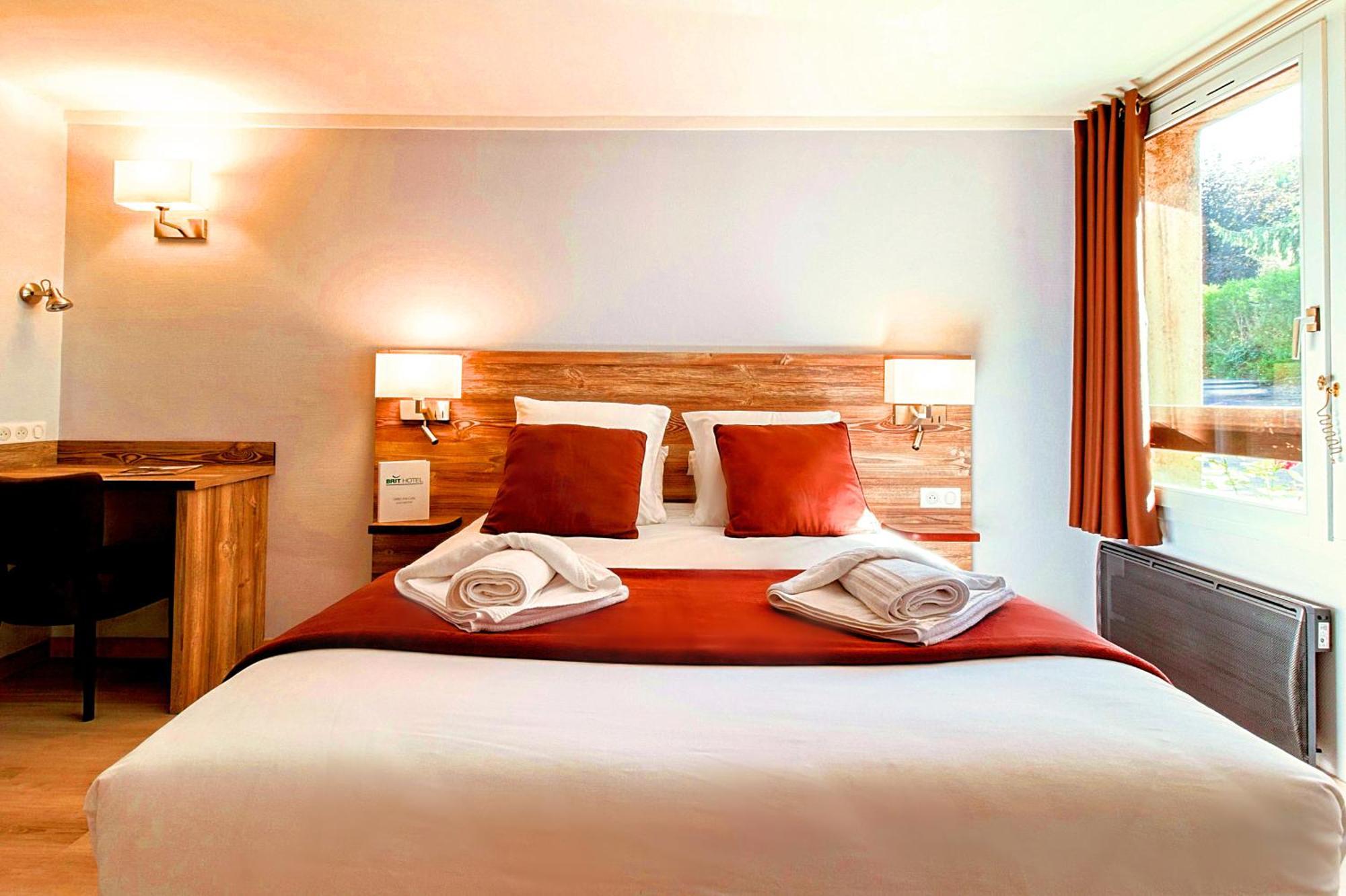 Brit Hotel Confort Pau Lons Exterior foto