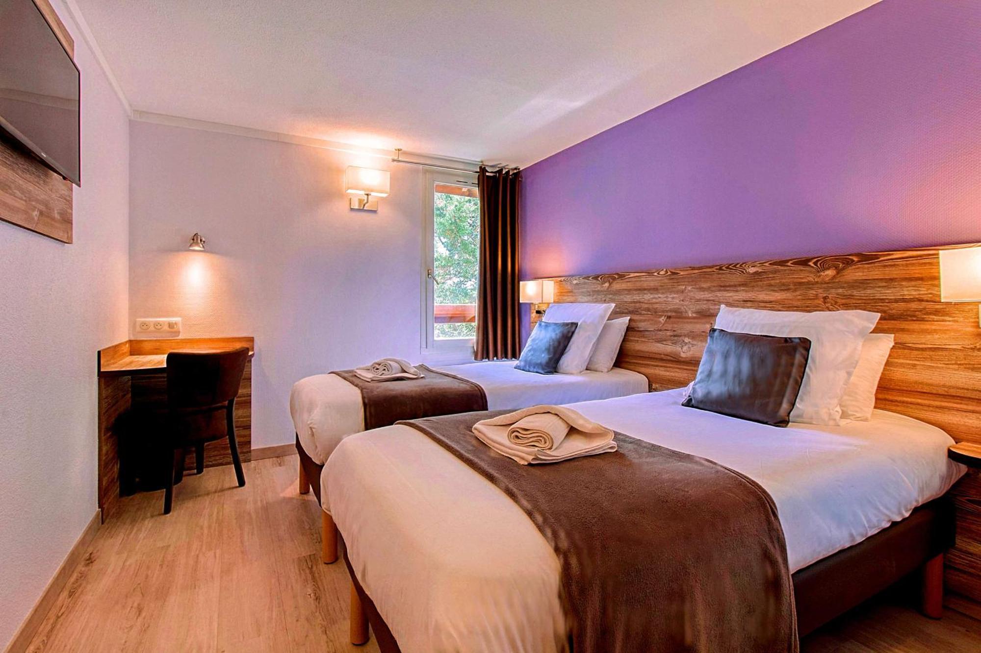 Brit Hotel Confort Pau Lons Exterior foto
