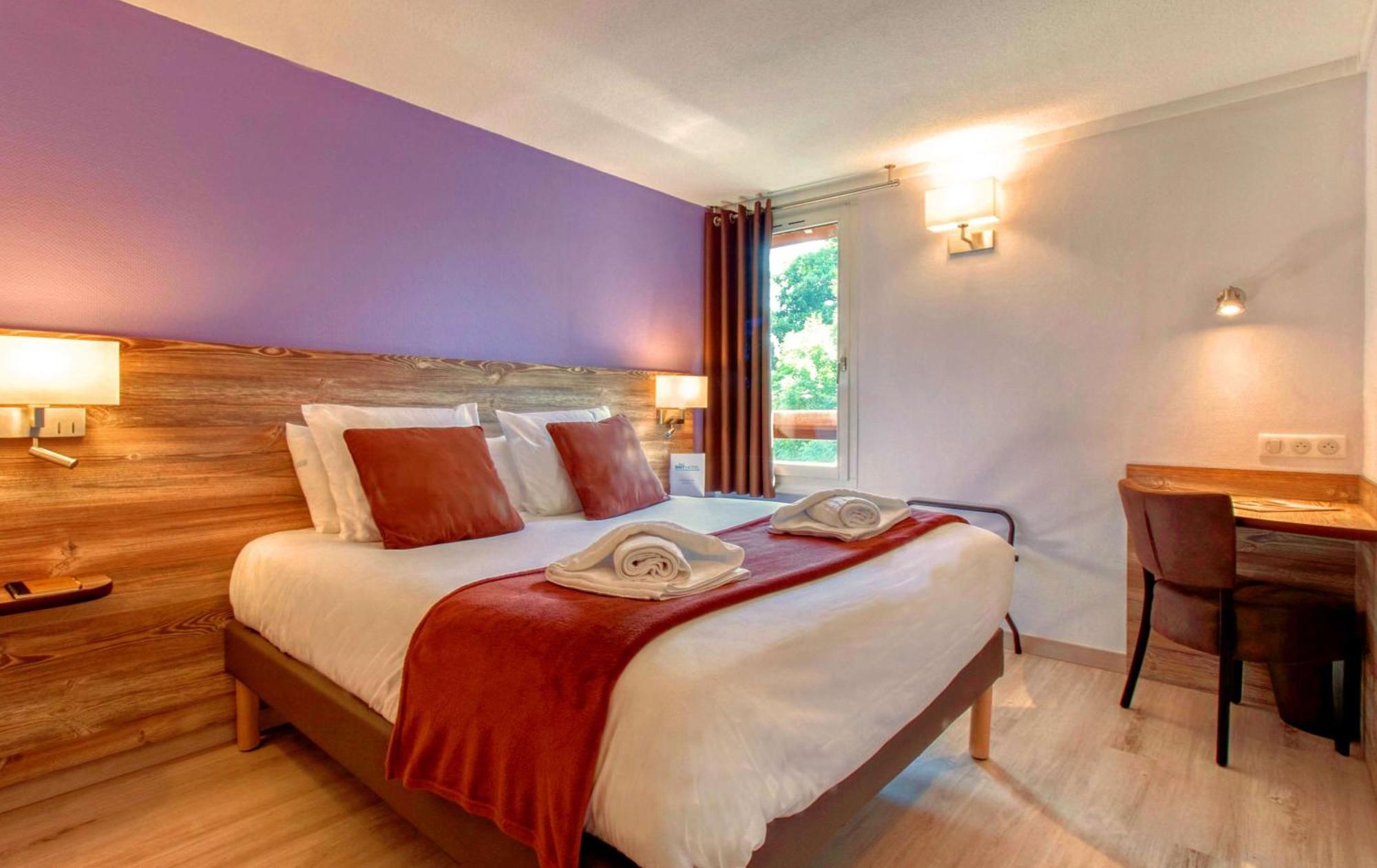 Brit Hotel Confort Pau Lons Exterior foto