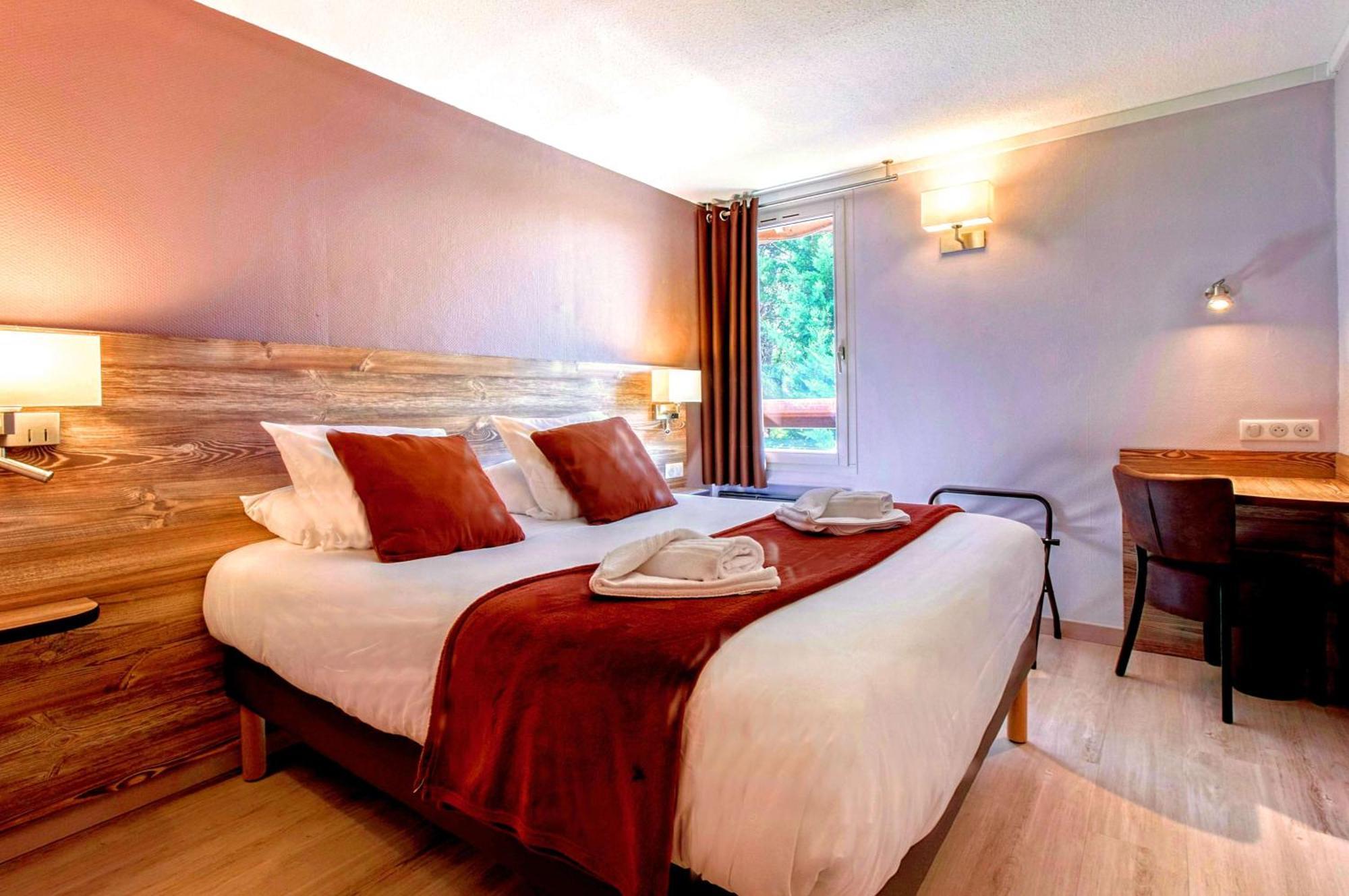 Brit Hotel Confort Pau Lons Exterior foto