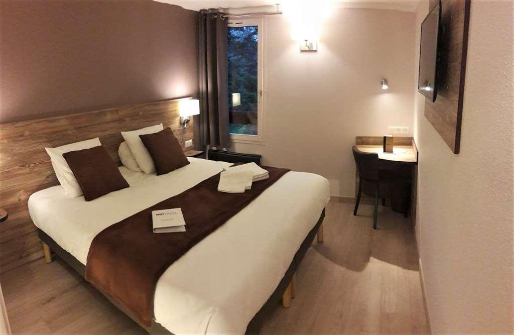 Brit Hotel Confort Pau Lons Zimmer foto