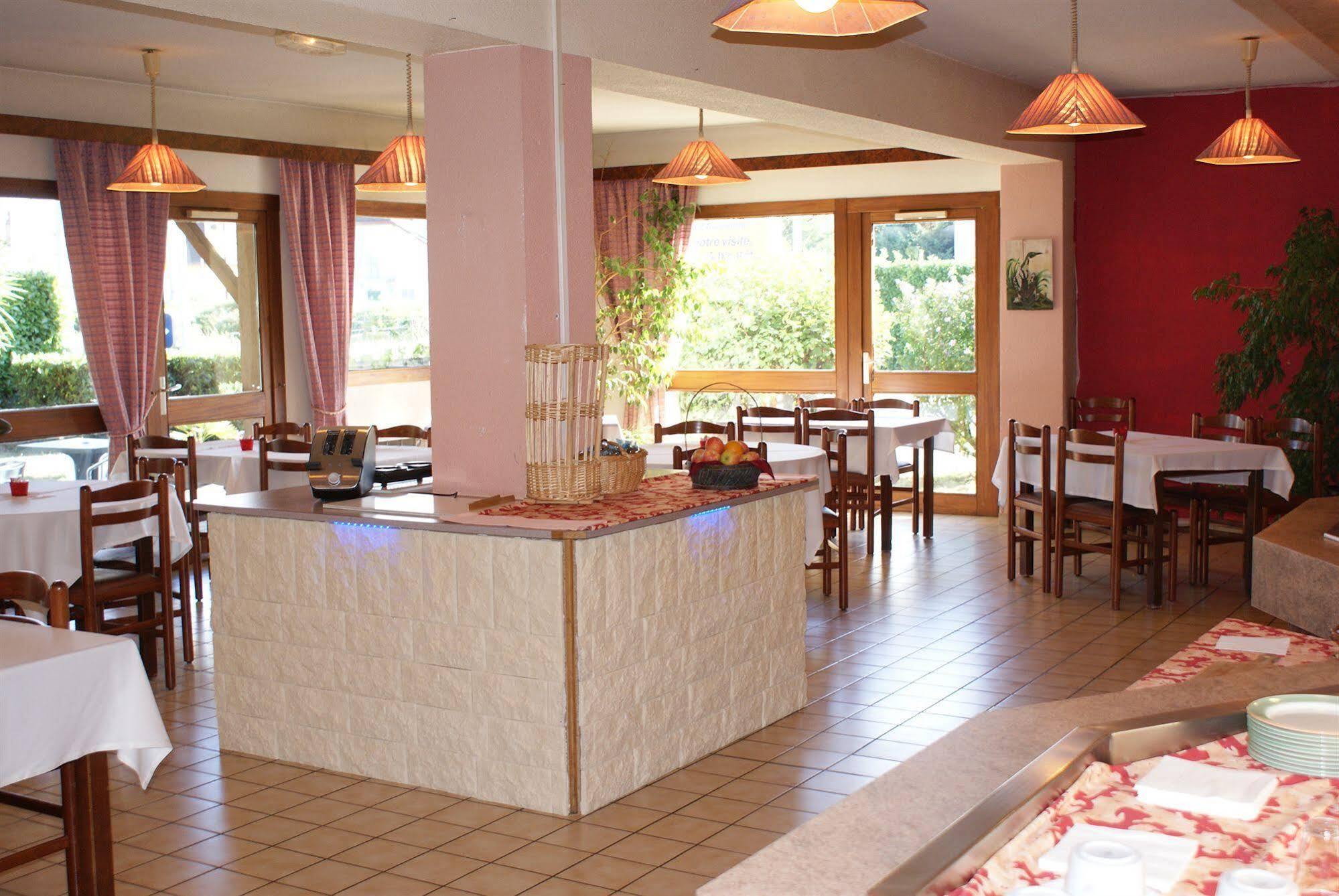 Brit Hotel Confort Pau Lons Exterior foto